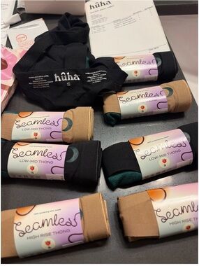 BNWT 8 Huha seamless, mineral thongs - high rise + midrise. bundle, size small